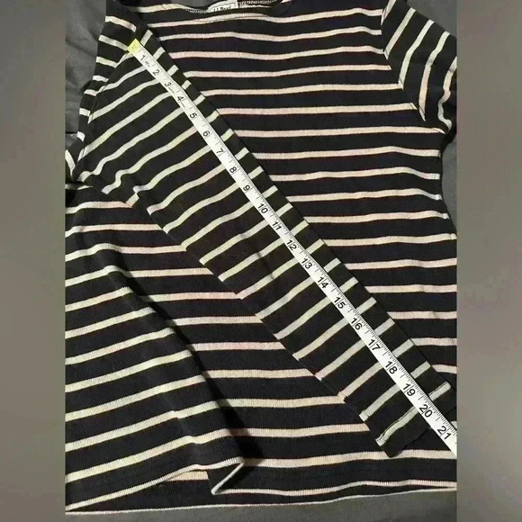LL Bean Women’s Crew Neck Black/Cream Striped Longsleeve Tight Knit Pullover.  M - Picture 10 of 12